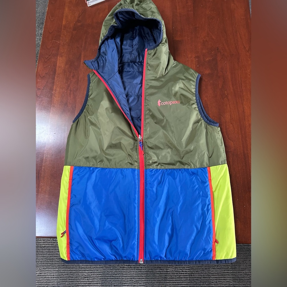 Cotopaxi insulated vest size small reversible with hood teca calido